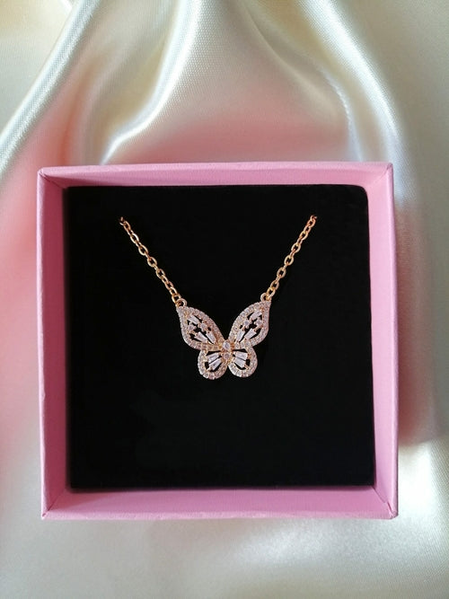 Colar com Pingente de Borboleta Banhado a ouro 24 Quilates