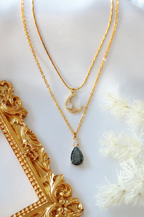 Colar em Camadas com Lua Banhado a Ouro 18 Quilates