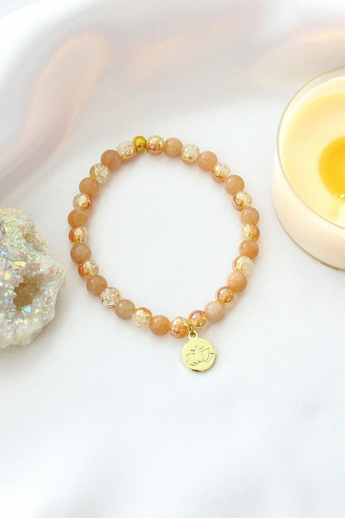 Pulseira Elástica de Pedra do Sol | Pingente de Flor de Lótus Banhado a Ouro 24K