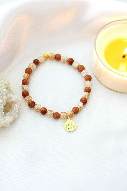 Pulseira Elástica de Pedra do Sol | Pingente de Flor de Lótus Banhado a Ouro 24K